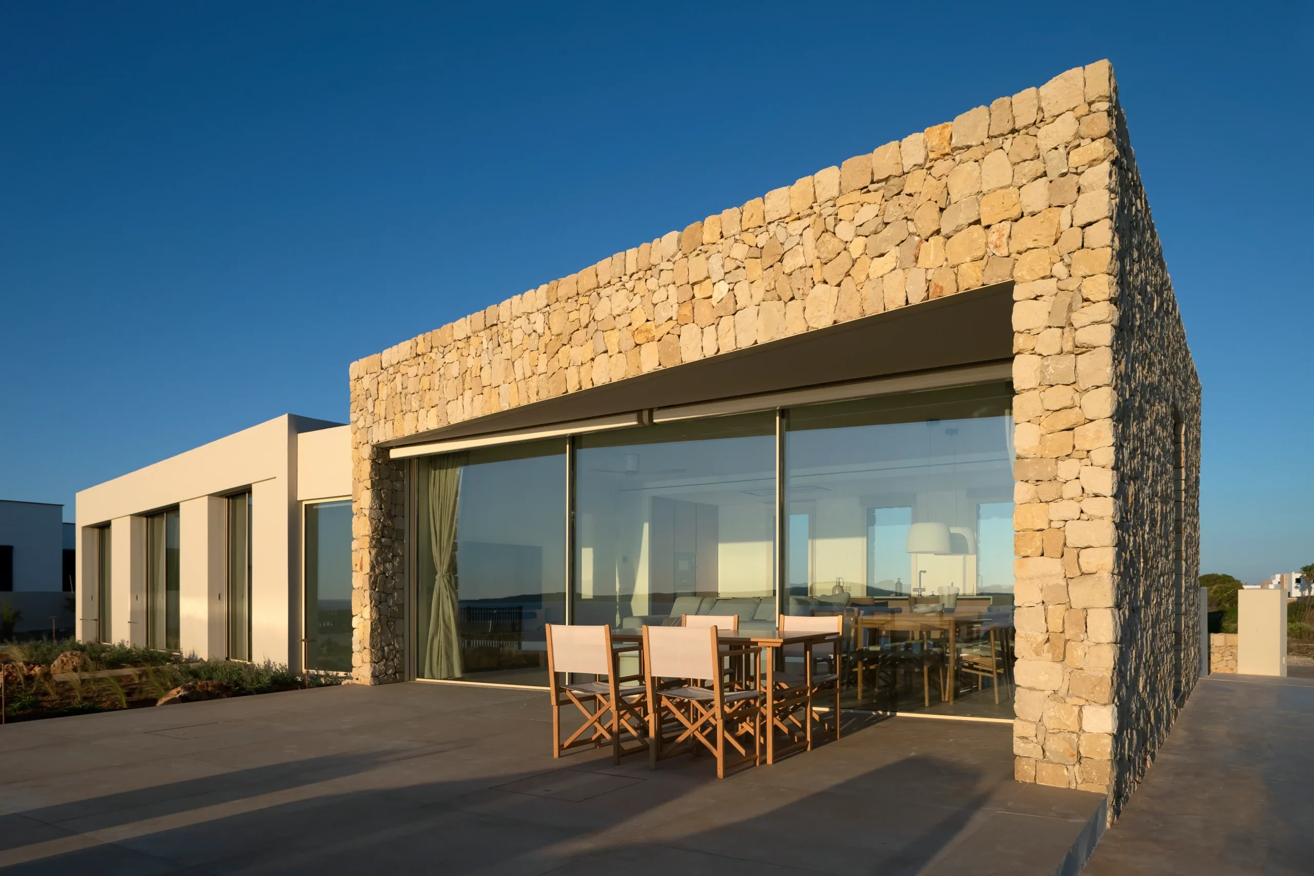diseño de casa en Menorca con luz natural